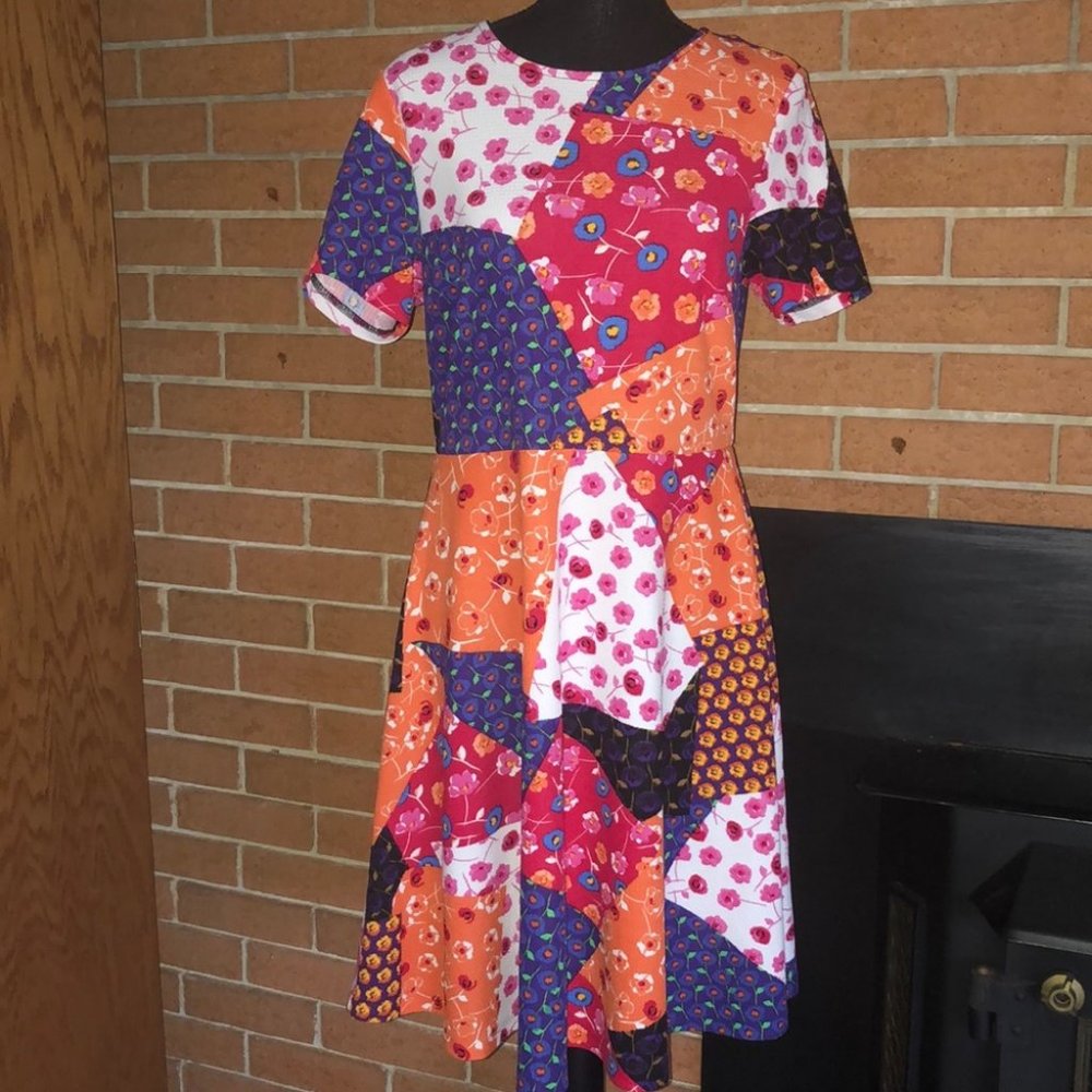 🍥BEIGE BY ECI🍥TEXTURED PATCHWORK A-LINE DRESS🍥